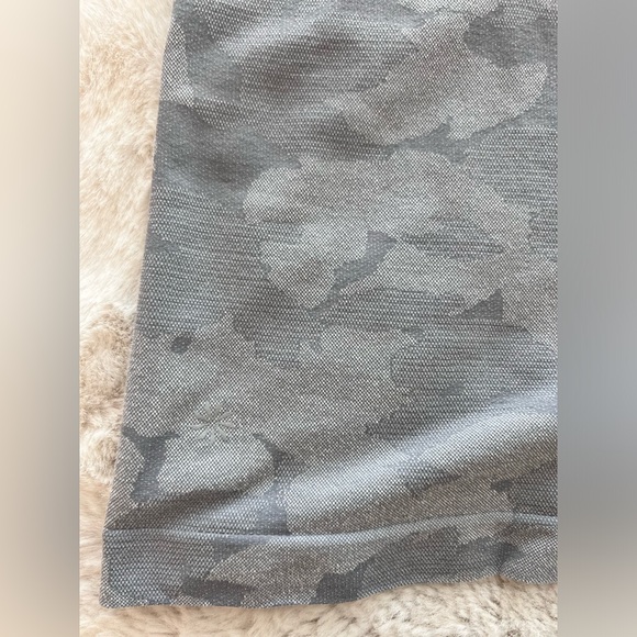 Athleta Speedlight Grey Camo Pattern Sleeveless Tank top size large - Picture 9 of 10